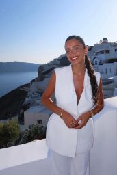 Débora Gomes Unveils Summer Glamour in Mykonos