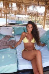 Débora Gomes Unveils Summer Glamour in Mykonos