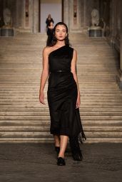Deva Cassel Unveils Sleek Silhouettes at Max Mara Resort 2026
