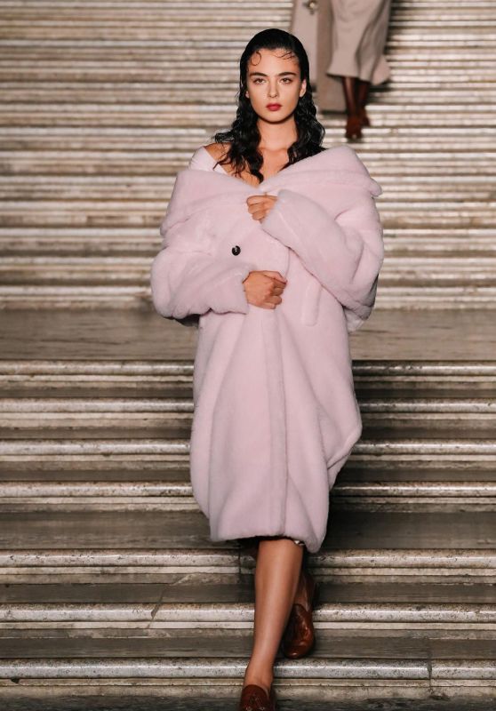 Deva Cassel Unveils Sleek Silhouettes at Max Mara Resort 2026