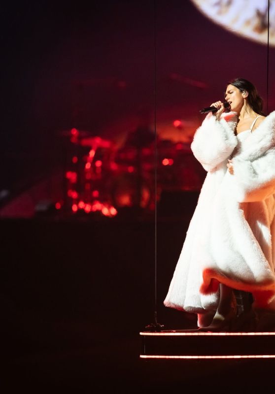 Dua Lipa Ignites Amsterdam Radical Optimism Tour: 06.04.2025