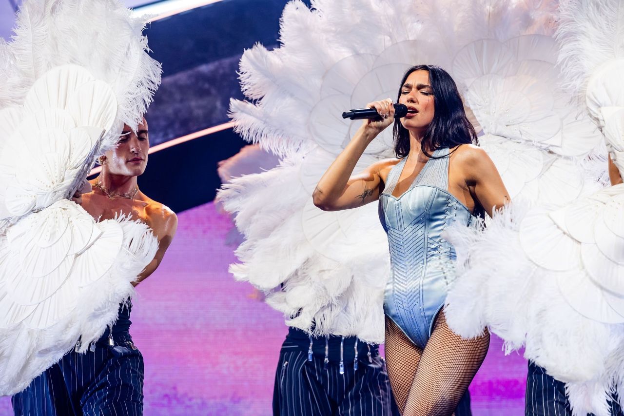 Dua Lipa Ignites Antwerpen with 'Radical Optimism' Tour Dua Lipa Ignites Antwerpen with 'Radical Optimism' Tour