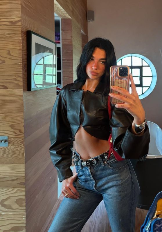 Dua Lipa Tiffany Engagement Ring Debut 06.03.2025