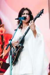 Elisa Electrifies San Siro Stadium in Pure White