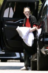 Elle Fanning Airport Style: McDonald's Run in LA