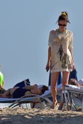 Elsie Hewitt Soaks Up Sun in Palm Beach