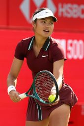 Emma Raducanu Dominates HSBC Championship First Round