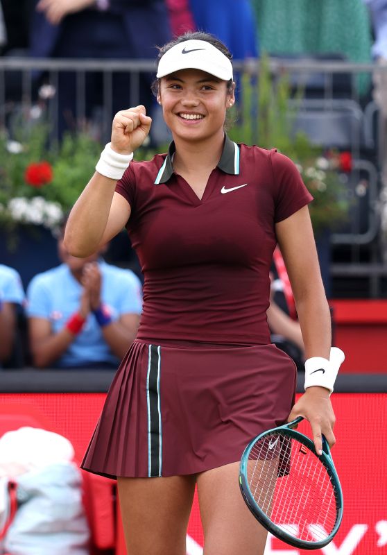 Emma Raducanu Dominates HSBC Championship First Round