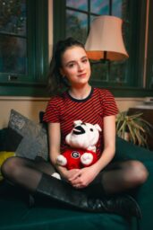 Fina Strazza captivates in Broadway com Photoshoot June 2025