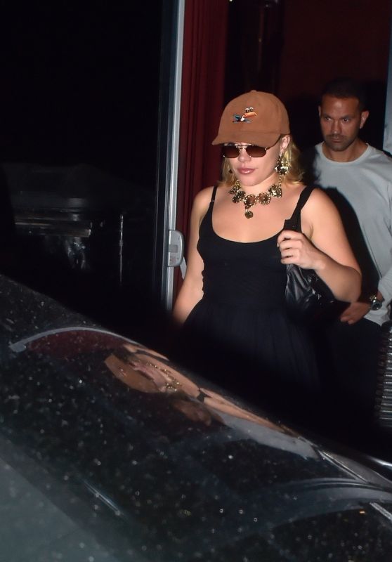 Florence Pugh keeps low profile at The Devonshire Soho