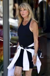 Goldie Hawn Shops Brentwood in Chic Black 05.31.2025