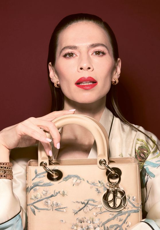 Hayley Atwell Embraces Bold Minimalism for Hunger Magazine