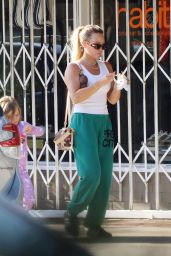 Hilary Duff Ice Cream Outing LA 06.08.2025