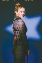 Iris Apatow Debuts Avant-Garde Edge for FLAUNT