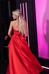 Jenna Davis Electrifies in Red Gown at M3GAN 2.0 Premiere