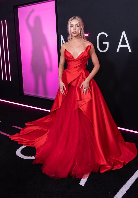 Jenna Davis Electrifies in Red Gown at M3GAN 2.0 Premiere