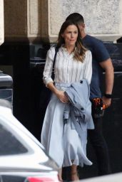 Jennifer Garner Unveils Breezy Summer Style in LA
