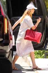 Jennifer Lawrence - Casual Chic After NYC Beauty Haul