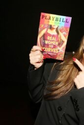 Jessica Alba Cheers Broadway's "Real Women"