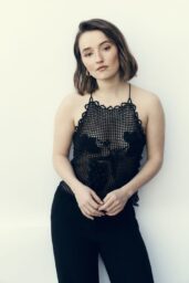 Kaitlyn Dever's Reflective Serenity for The Envelope LA Times