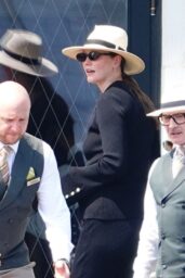 Karlie Kloss - Arrives in Venice for Bezos Wedding