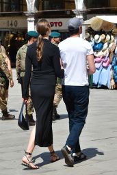 Karlie Kloss Strolls Venice in Chic Monochrome