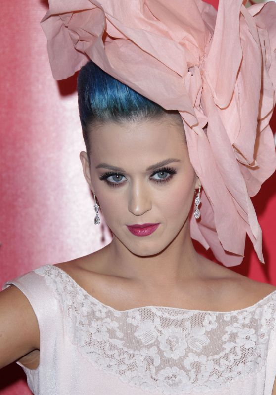 Katy Perry Delivers Whimsical Drama at 2012 MusiCares Gala Katy Perry Delivers Whimsical Drama at 2012 MusiCares Gala