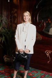 Kelly Rutherford Commands Chic at Kenzo Paris Show