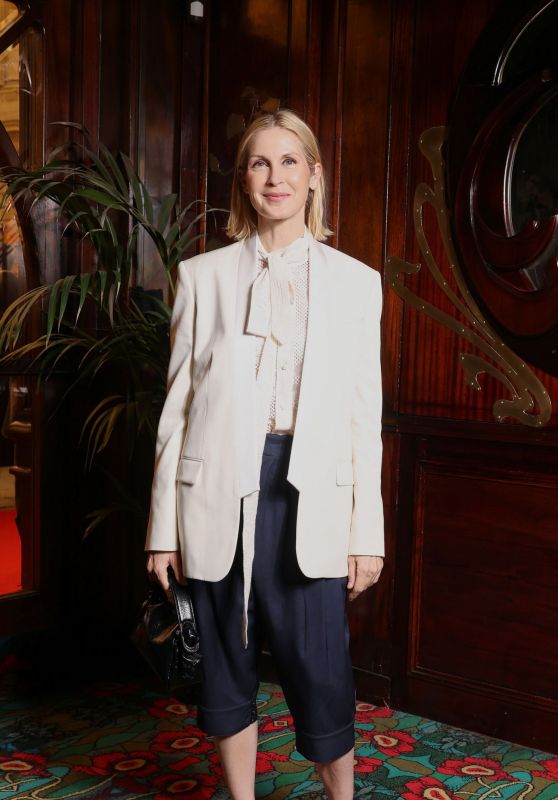Kelly Rutherford Commands Chic at Kenzo Paris Show
