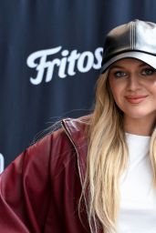 Kelsea Ballerini Commands Media Row at ACM Awards 2025