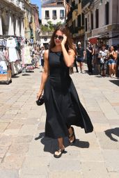 Khloé Kardashian Commands Quiet Chic in Venice