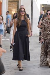 Khloé Kardashian Commands Quiet Chic in Venice