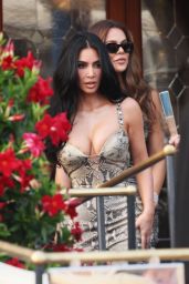 Kim Kardashian Unveils Vintage Python Power in Venice