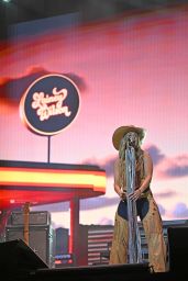 Lainey Wilson Commands Lexington Stage at Railbird Music Festival 2025