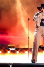 Lainey Wilson Dazzles in Yellow at Play Something Country Gala