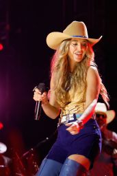 Lainey Wilson Ignites CMA Fest 2025 Day One in Nashville