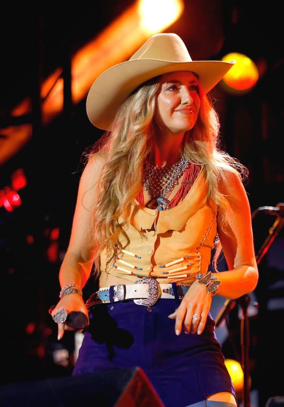 Lainey Wilson Ignites CMA Fest 2025 Day One in Nashville