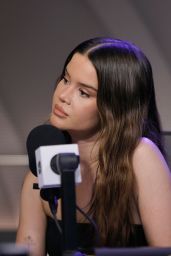 Maren Morris Debuts Sleek Minimalism at SiriusXM