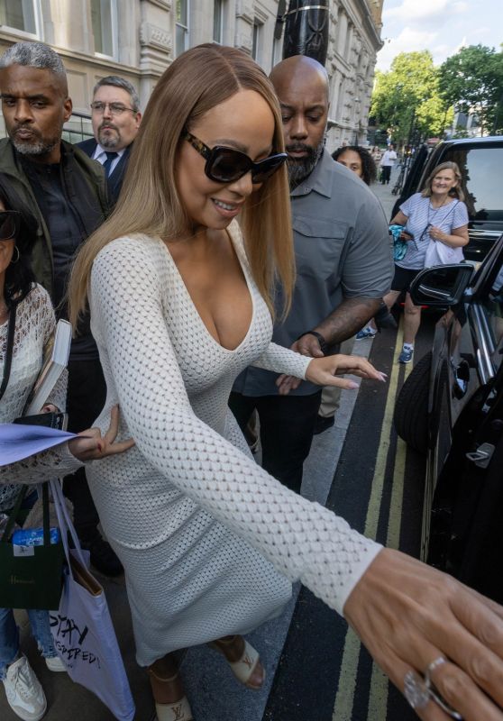 Mariah Carey Debuts London Crochet Charm