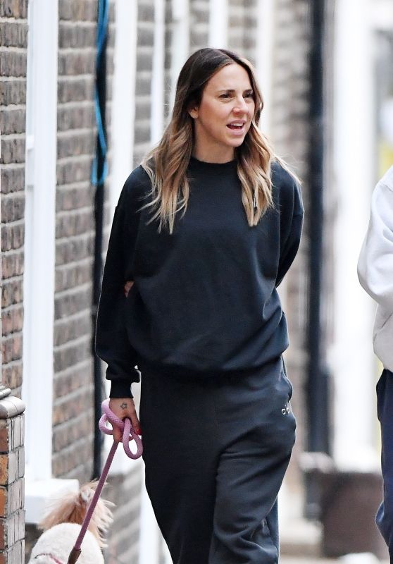 Mel C Indulges in Sweet Treat in Hampstead