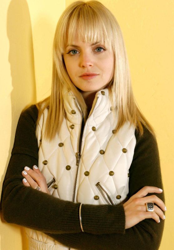 Mena Suvari Photoshoot Casual Chic: 2004