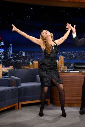 Miley Cyrus Debuts Mugler Archival Dress: 06.04.2025
