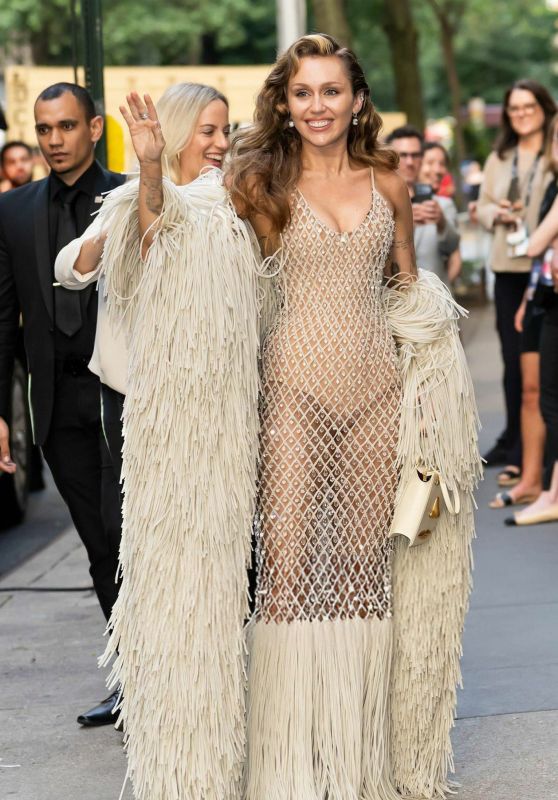 Miley Cyrus Wears Schiaparelli at Tribeca 2025