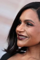 Mindy Kaling Debuts Modern Look 