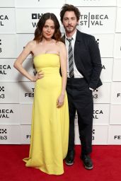 Molly Gordon Unveils Golden Glow at Tribeca Premiere