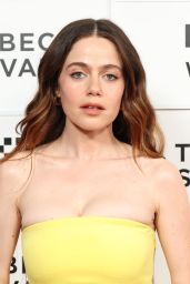 Molly Gordon Unveils Golden Glow at Tribeca Premiere