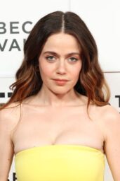 Molly Gordon Unveils Golden Glow at Tribeca Premiere