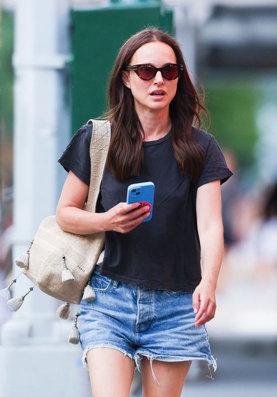 Natalie Portman Embraces Casual Chic in SoHo, NYC