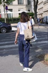 Natalie Portman’s Casual Chic on the Champs-Élysées