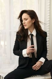 Rachel Brosnahan Unveils 